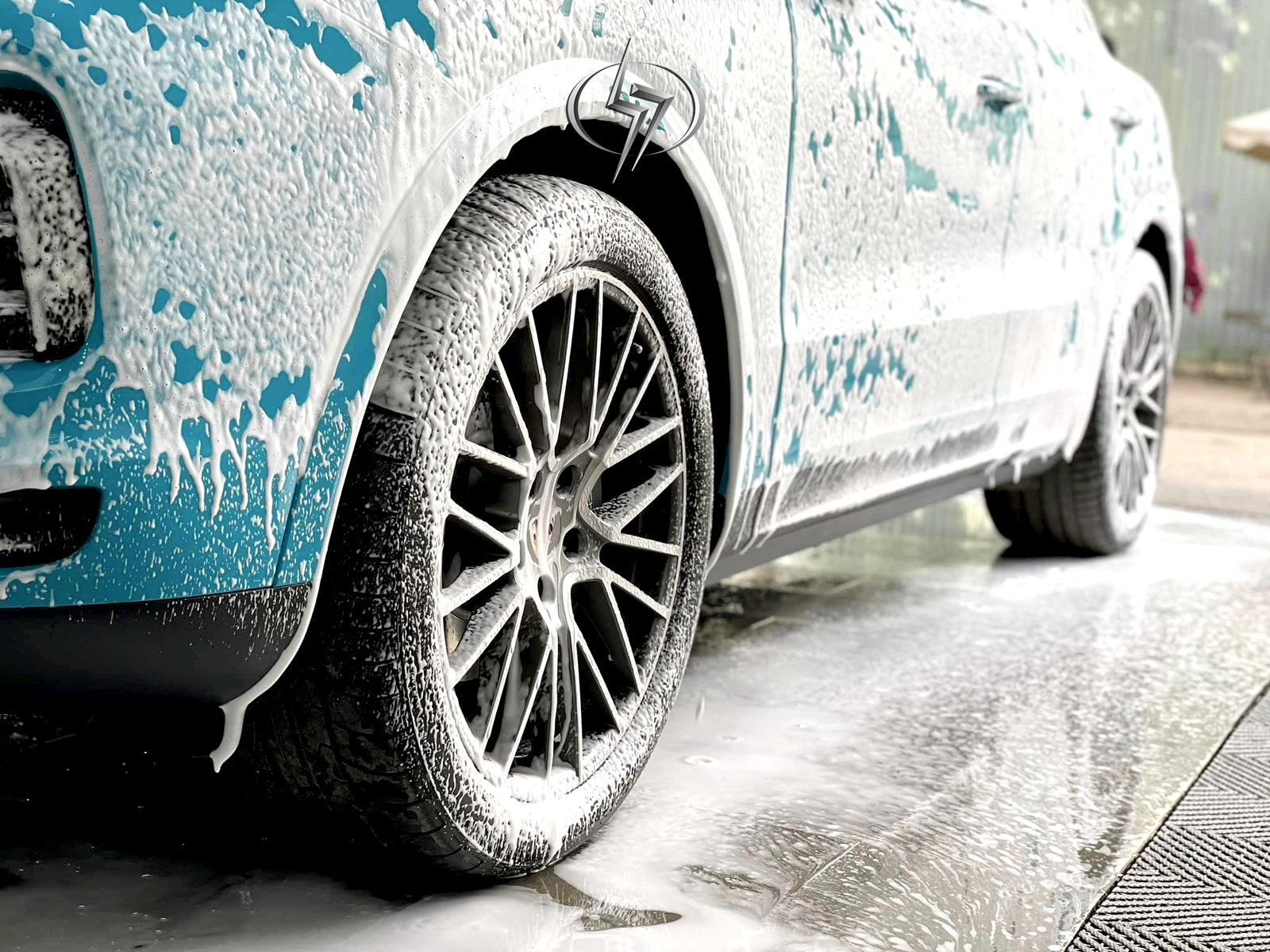 Bọt tuyết rửa xe 